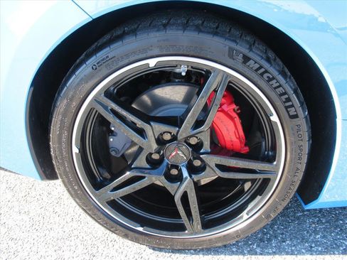 Used 2021 Chevrolet Corvette w/ 2LT image 8