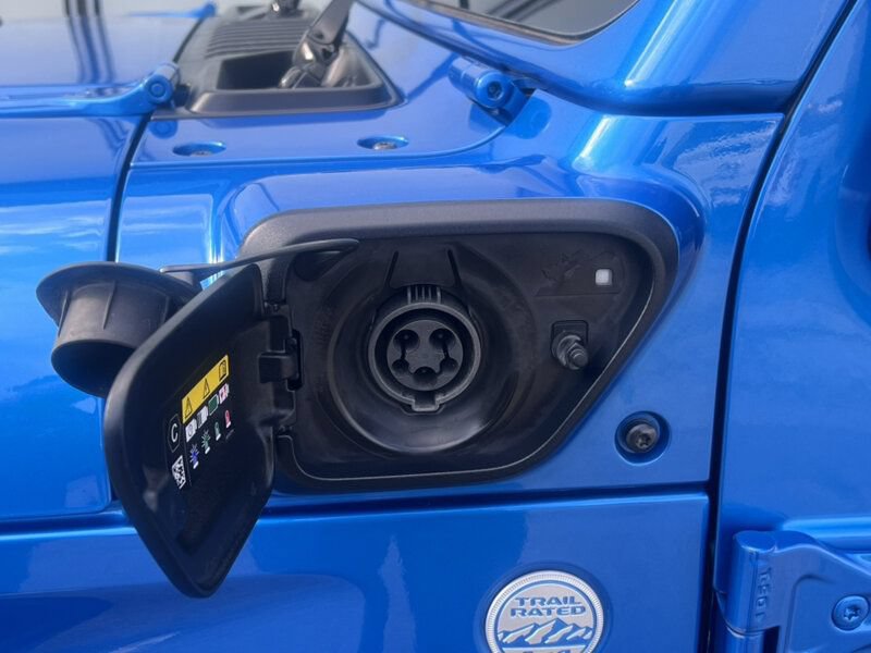 Used 2023 Jeep Wrangler Unlimited Sahara w/ Cold Weather Group AWD/4WD image 13