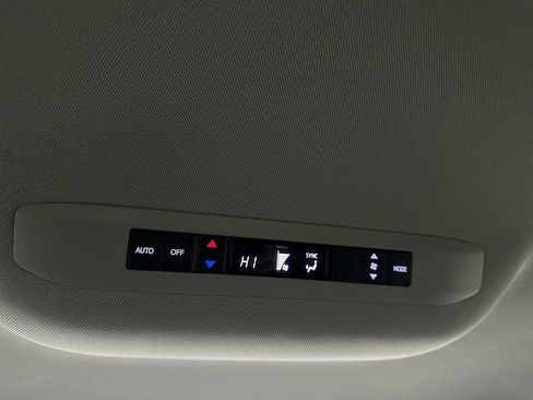 Used 2025 Toyota Sienna LE image 49