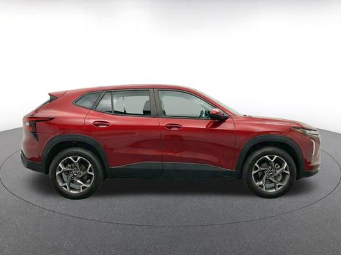 Used 2025 Chevrolet Trax LT FWD image 10