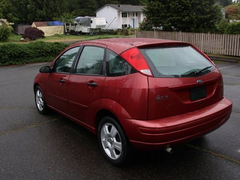 Used 2004 Ford Focus ZX5 Hatchback FWD image 4