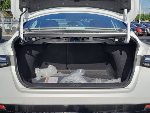 New 2026 Nissan Sentra SR w/ Floor Mat Package FWD image 15