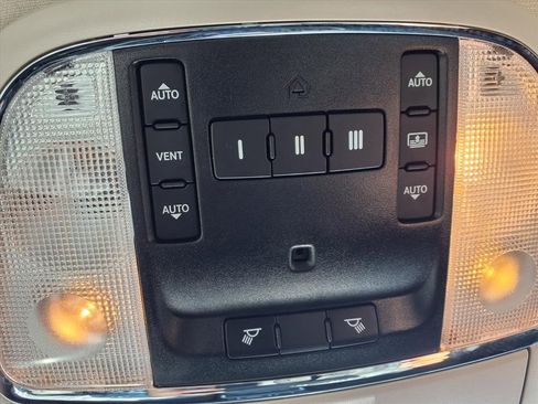 Used 2019 Chrysler 300 Touring L w/ Quick Order Package 22F image 25