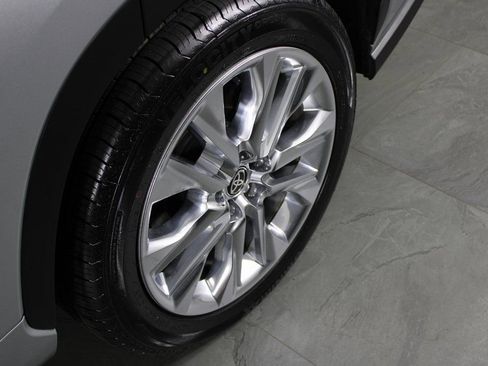 Used 2023 Toyota Highlander Limited image 9