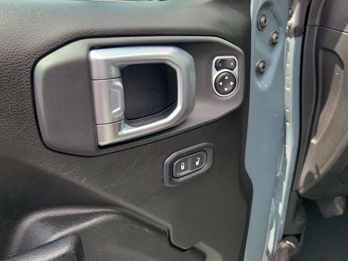Used 2024 Jeep Gladiator Sport AWD/4WD image 19