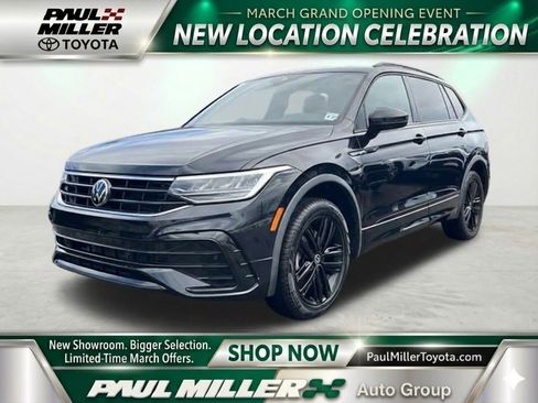 Used 2022 Volkswagen Tiguan SE R-Line image 1