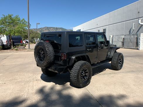Used 2015 Jeep Wrangler Unlimited Sahara w/ Connectivity Group AWD/4WD image 5