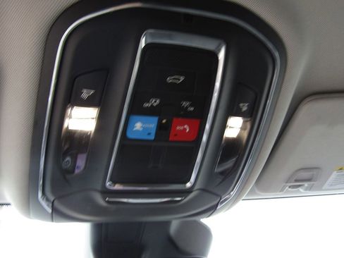 Used 2023 Jeep Grand Cherokee L Limited AWD/4WD image 23