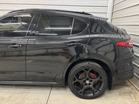 Used 2022 Alfa Romeo Stelvio Veloce AWD/4WD image 5