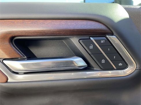 Used 2025 GMC Sierra 3500 Denali Ultimate image 19