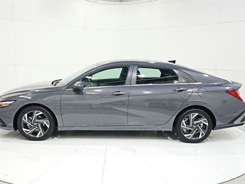Used 2025 Hyundai Elantra SEL FWD image 5