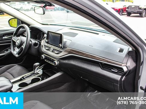 Used 2024 Nissan Altima 2.5 SV FWD image 17