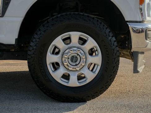 Used 2023 Ford F250 XLT w/ FX4 Off-Road Package image 5