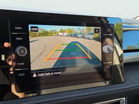 Certified 2025 Volkswagen Taos SE image 16