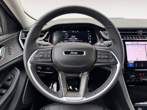 Used 2023 Jeep Grand Cherokee 4WD 4xe w/ Luxury Tech Group II image 23