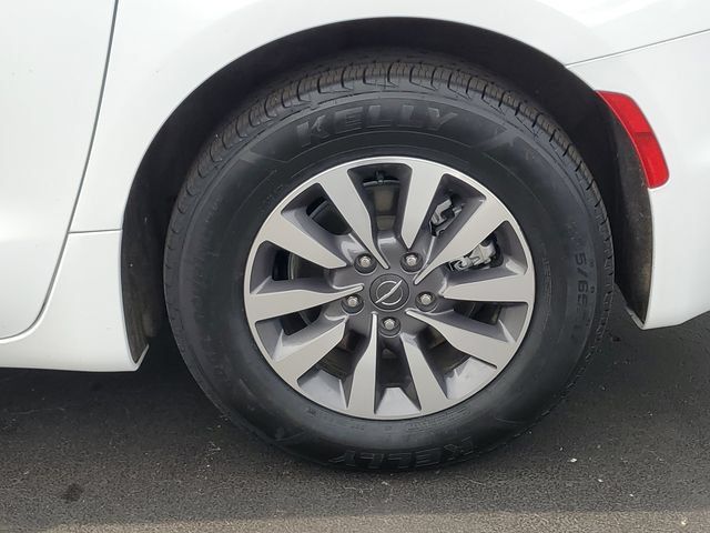 Used 2024 Chrysler Pacifica Limited FWD image 7