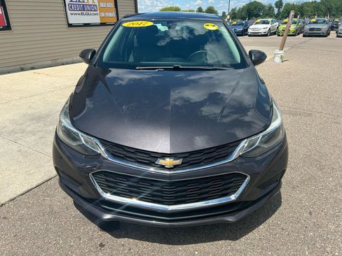 Used 2017 Chevrolet Cruze LT w/ Convenience Package FWD image 2