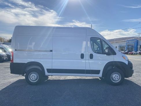 New 2026 RAM ProMaster 2500 w/ Convenience Group image 9