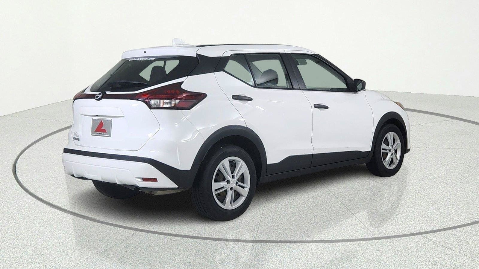Used 2022 Nissan Kicks S FWD image 5