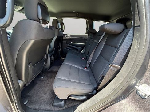 Used 2019 Jeep Grand Cherokee Laredo AWD/4WD image 32