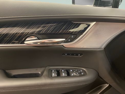 Used 2025 Cadillac XT6 Premium Luxury AWD/4WD image 18
