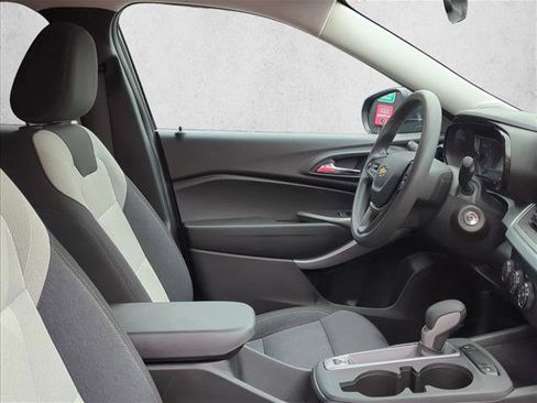Used 2024 Chevrolet Trax LS image 24