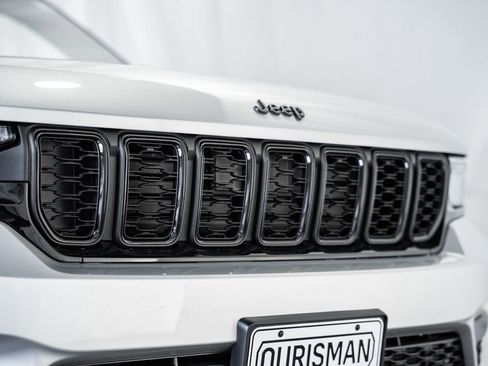 New 2025 Jeep Grand Cherokee Limited image 11