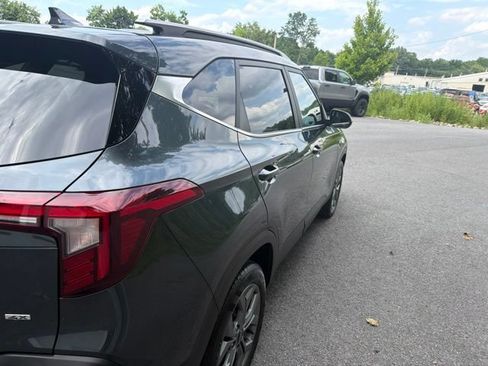 Used 2024 Kia Seltos S AWD/4WD image 5