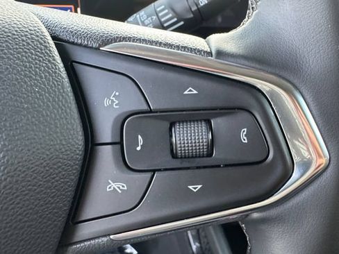 Used 2025 Chevrolet TrailBlazer LT w/ LT Cold Weather Package FWD image 8