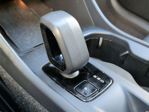 Used 2025 Volvo XC40 B5 Core image 28