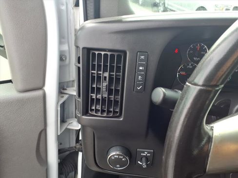 Used 2017 Chevrolet Express 3500 LT w/ LT Preferred Equipment Group image 27