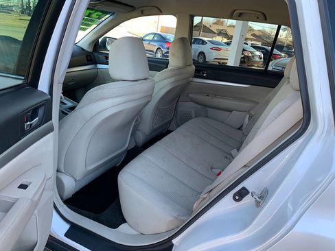 Used 2011 Subaru Outback 2.5i Premium w/ All-Weather Pkg image 10