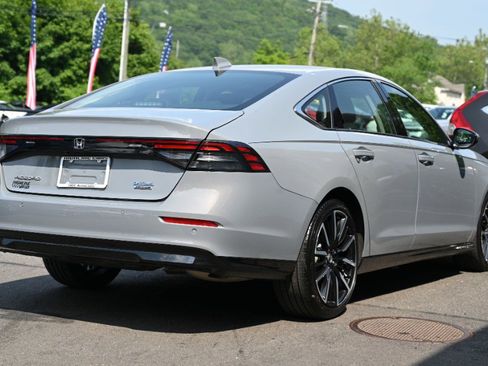 Used 2023 Honda Accord Touring image 9