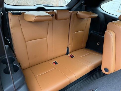 Used 2024 Toyota Highlander Platinum image 11