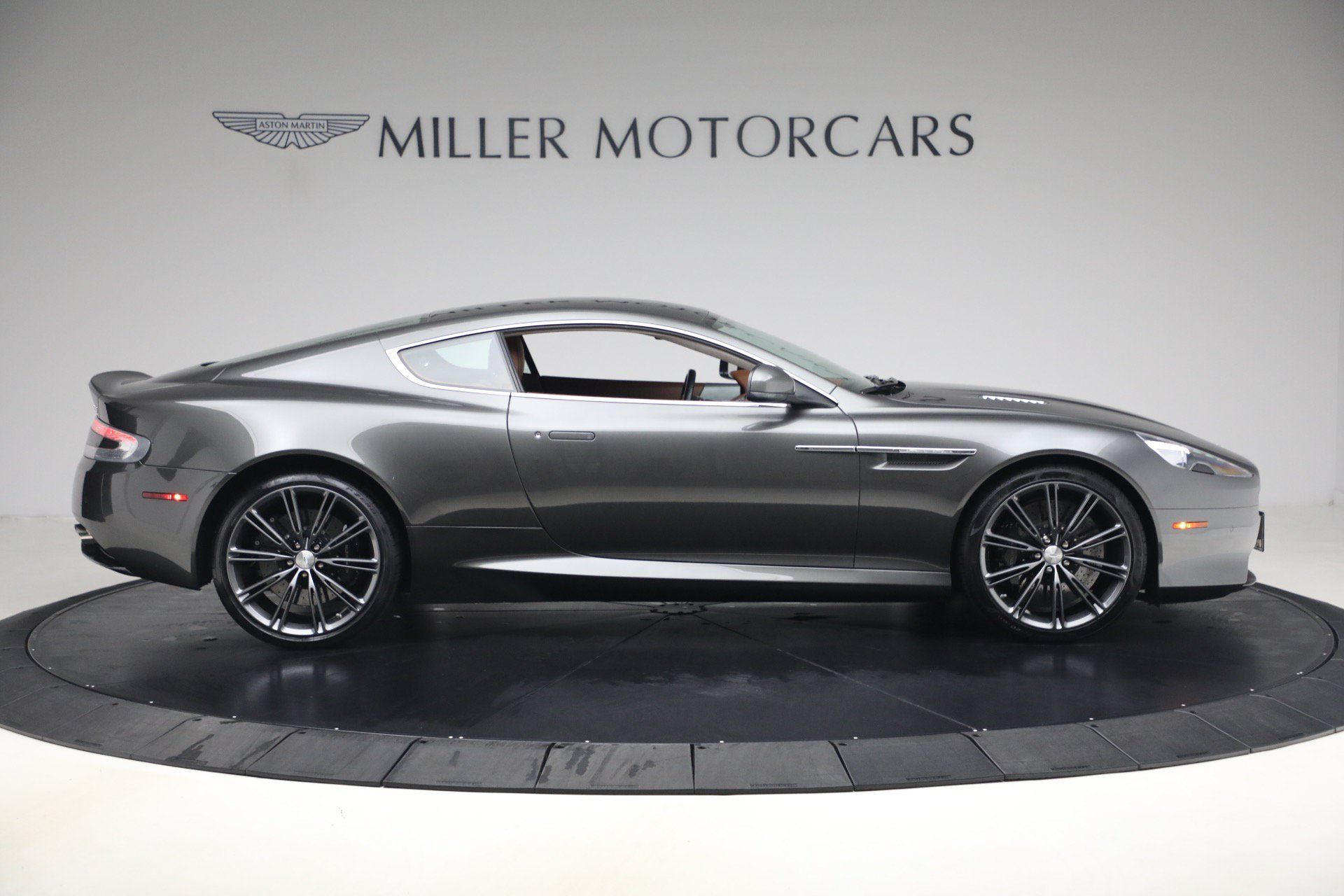 Used 2014 Aston Martin DB9 Coupe RWD image 9