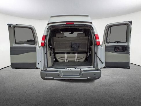 Used 2020 GMC Savana 2500 w/ Enhanced Convenience Package image 40