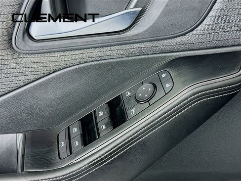 Used 2022 Nissan Rogue SV image 24