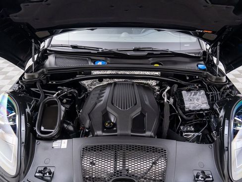 Certified 2025 Porsche Macan image 33