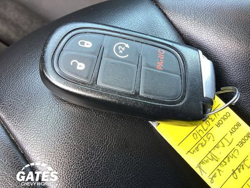 Used 2019 Jeep Cherokee Trailhawk w/ Cold Weather Group AWD/4WD image 23