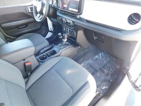 Used 2025 Jeep Wrangler Sahara 4xe AWD/4WD image 28