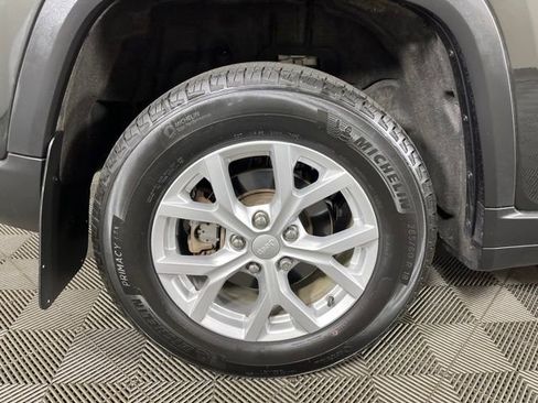 Used 2023 Jeep Grand Cherokee Limited AWD/4WD image 12