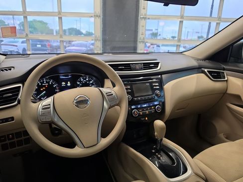 Used 2014 Nissan Rogue SV FWD image 18