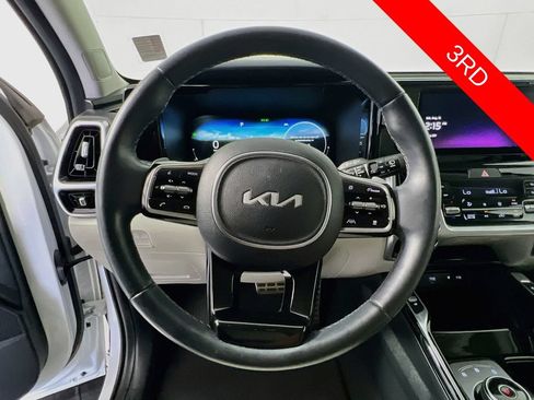 Certified 2023 Kia Sorento SX Prestige w/ Panoramic Sunroof Package AWD/4WD image 12