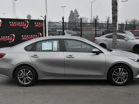 Used 2023 Kia Forte LXS image 9