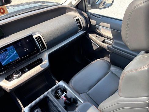 Used 2025 Ford Expedition Active AWD/4WD image 17