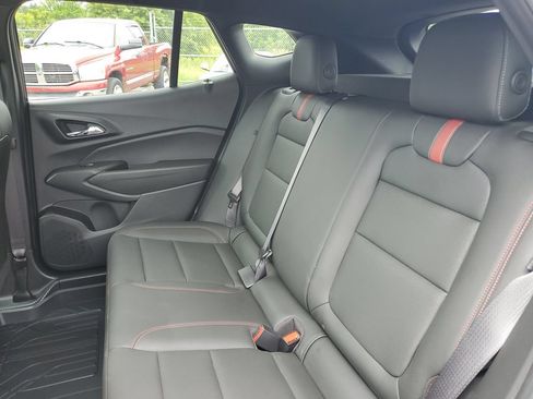 Certified 2025 Chevrolet Trax RS w/ Sunroof Package FWD image 28