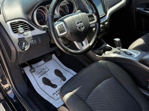 Used 2019 Dodge Journey SE FWD image 14