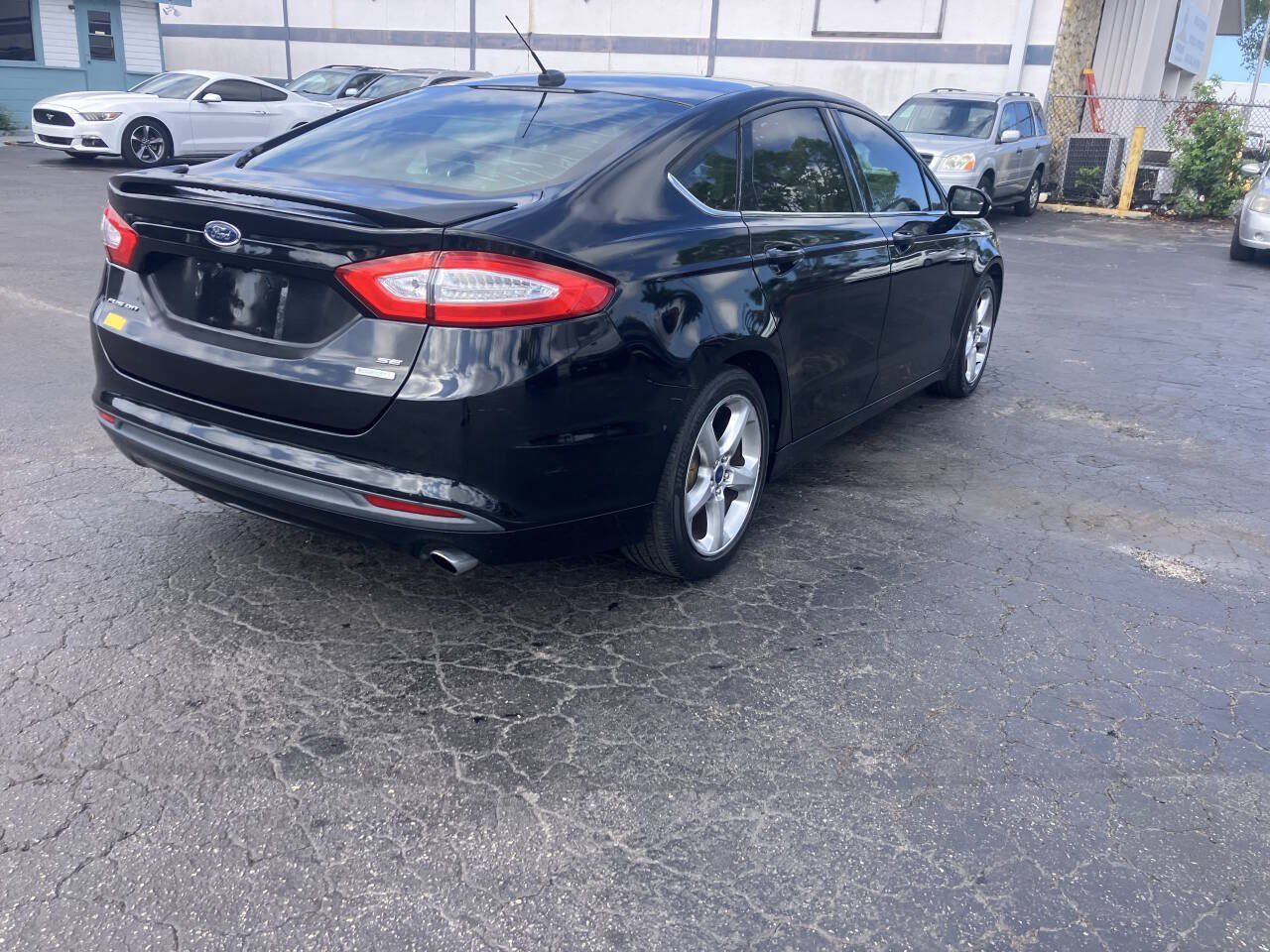 Used 2016 Ford Fusion SE w/ Equipment Group 201A FWD image 13