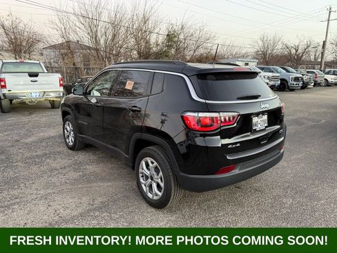 Used 2025 Jeep Compass Latitude image 4