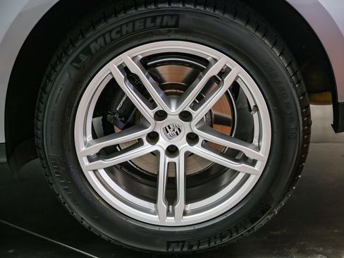 Certified 2022 Porsche Macan AWD/4WD image 14